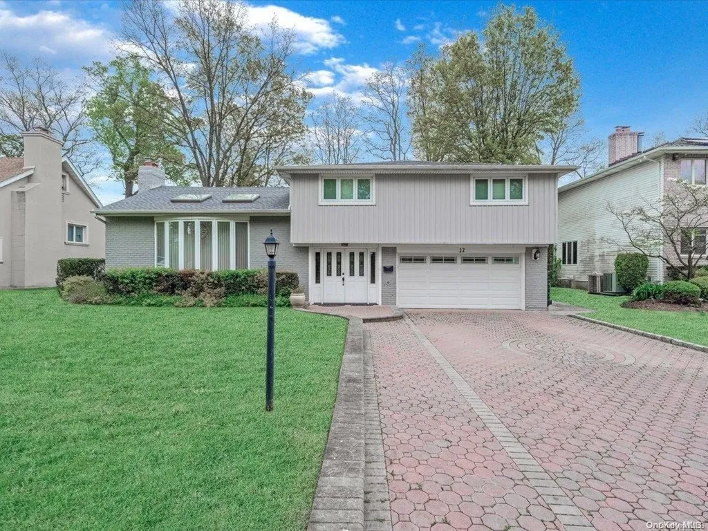 12 Hamilton Drive Roslyn NY 11576