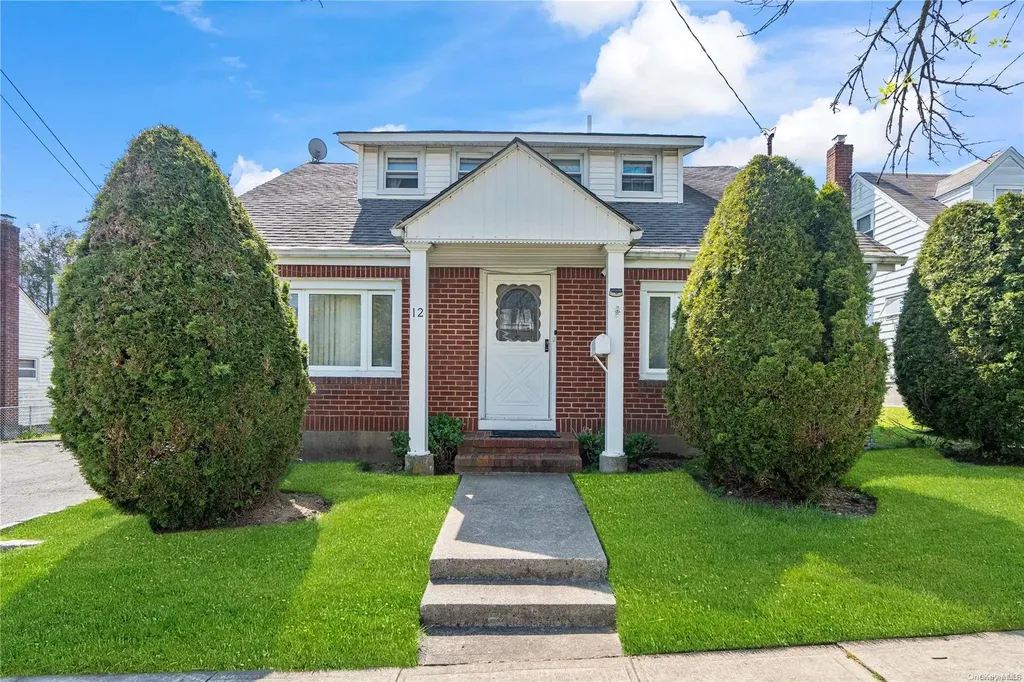 12 Lee Avenue Albertson NY 11507