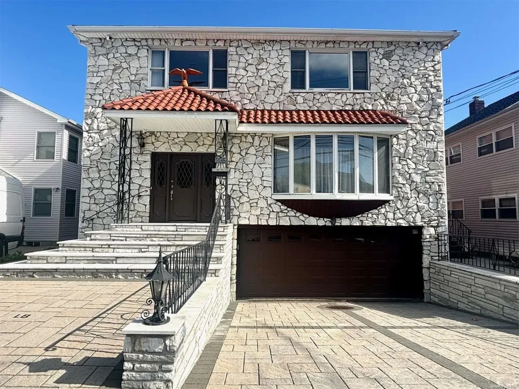 235 Garfield Avenue Mineola NY 11501