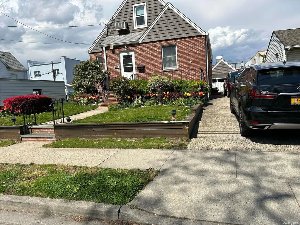 137 E Lincoln Avenue Valley Stream NY 11580