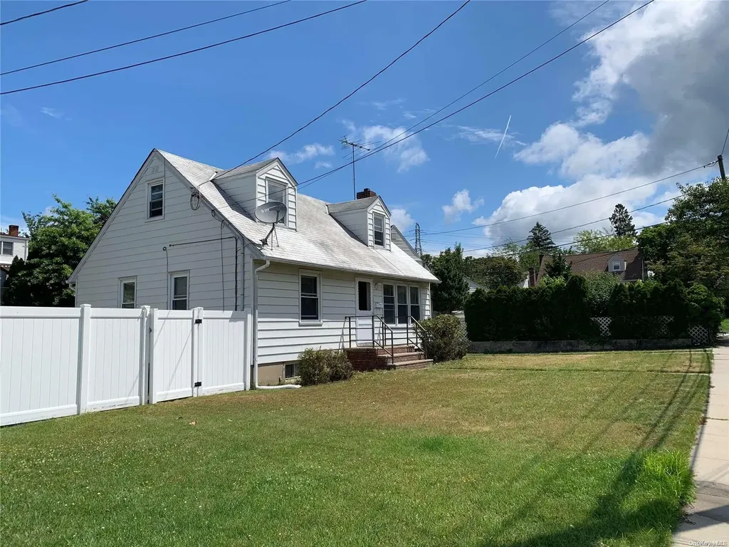 125 Meldon Avenue Albertson NY 11507