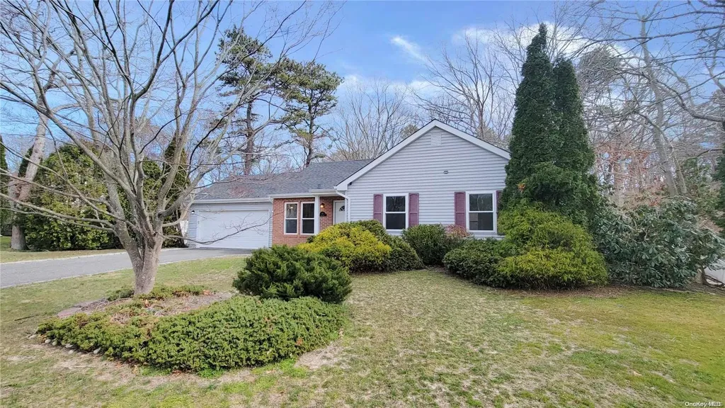 17 Chardonnay Drive Coram NY 11727