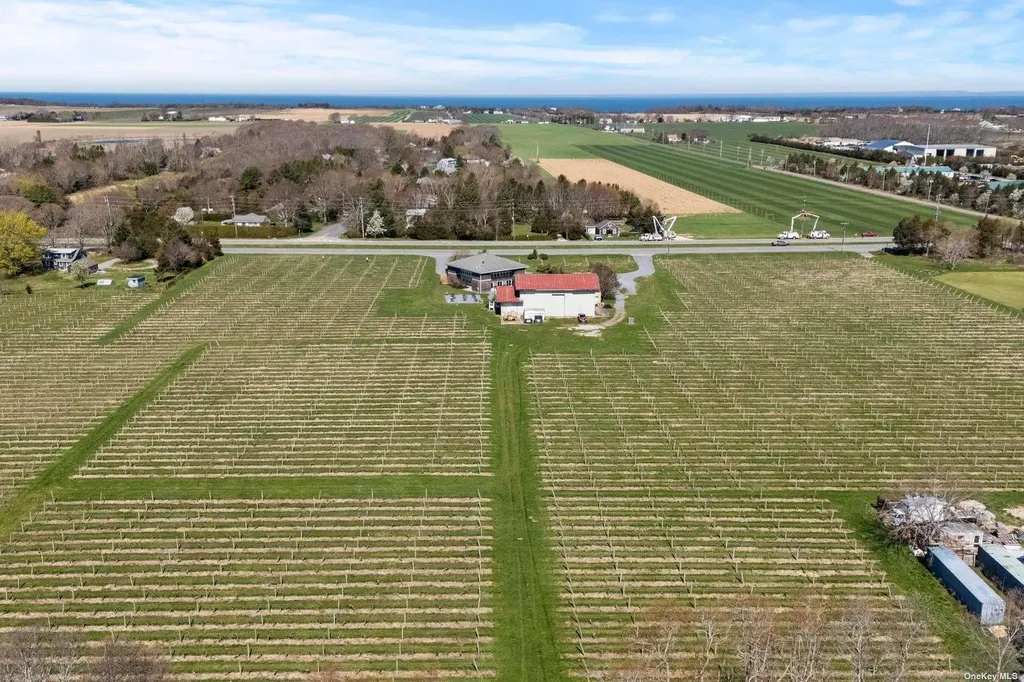 18910 Middle Road Cutchogue NY 11935