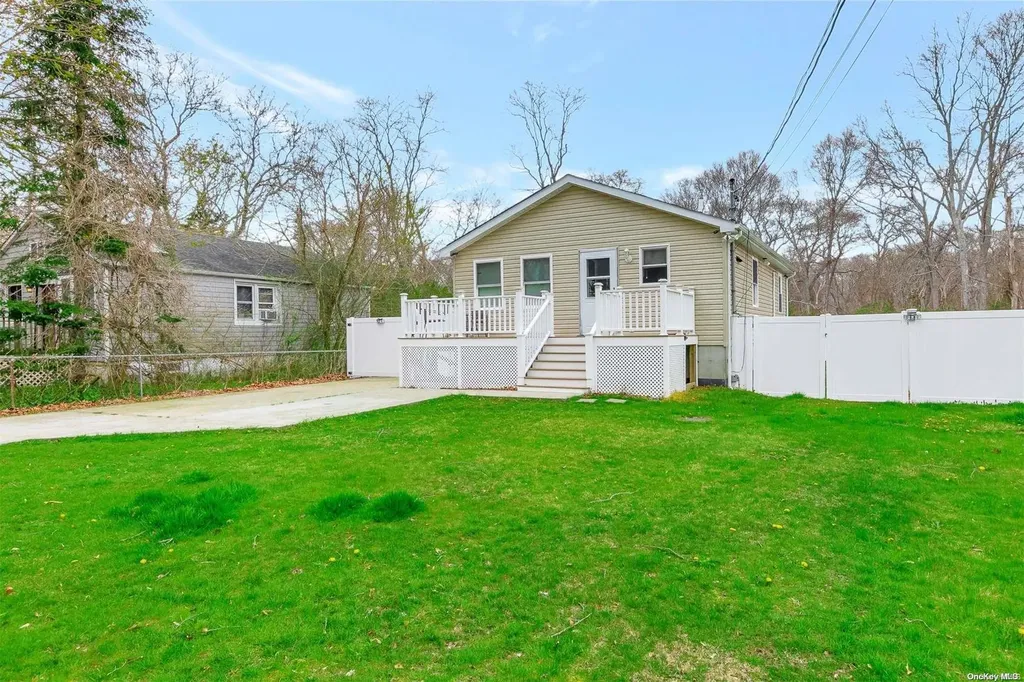 18 Park Place Mastic Beach NY 11951