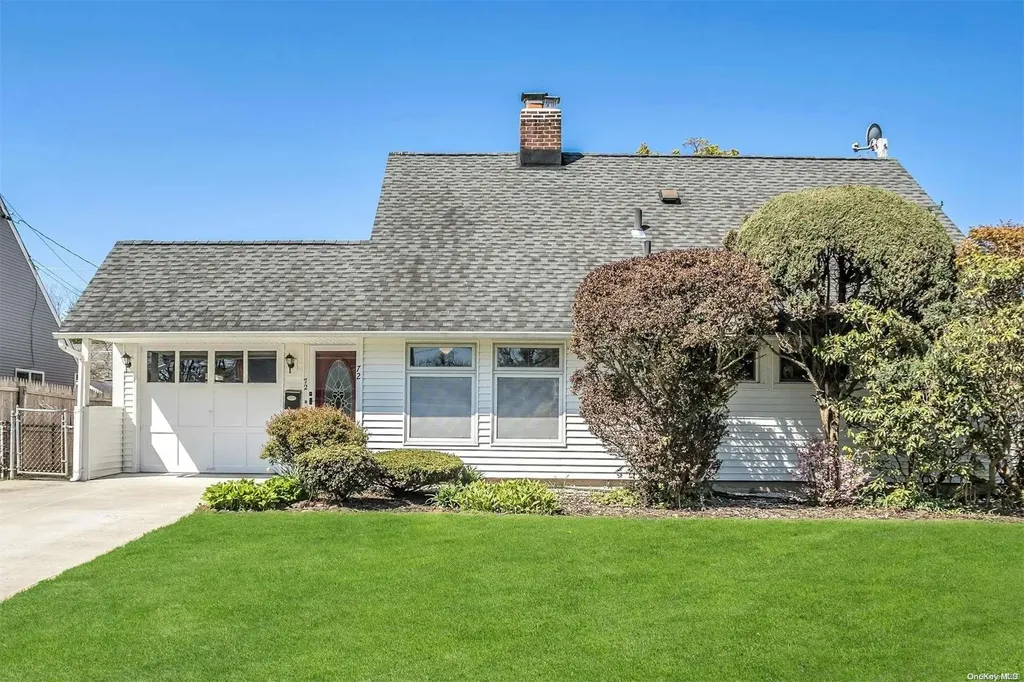 72 Blacksmith Road Levittown NY 11756