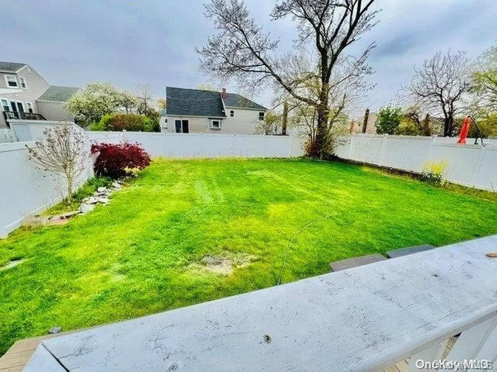 587 S Bayview Avenue Freeport NY 11520