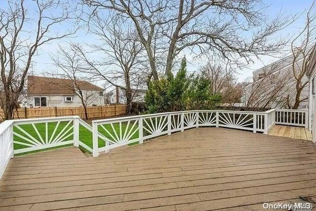 587 S Bayview Avenue Freeport NY 11520