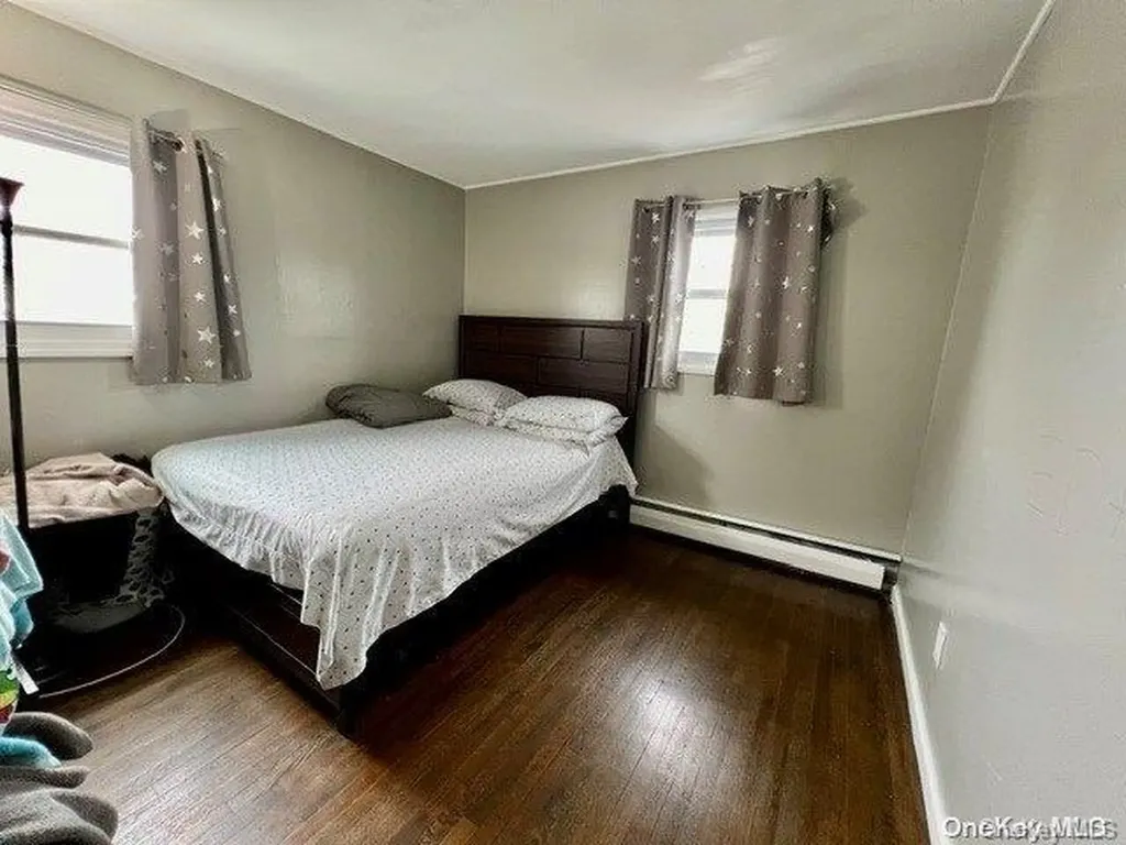 587 S Bayview Avenue Freeport NY 11520