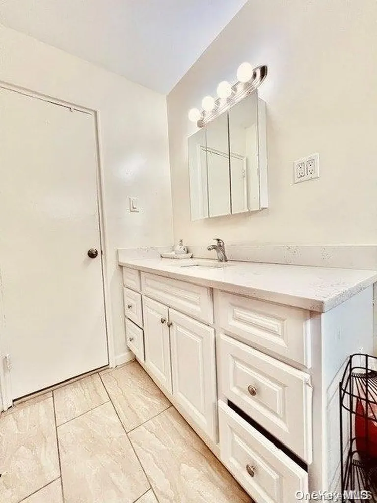 587 S Bayview Avenue Freeport NY 11520