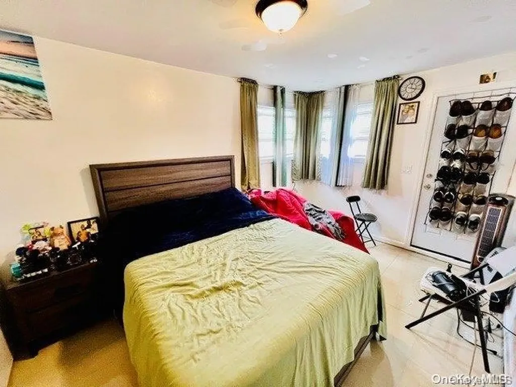587 S Bayview Avenue Freeport NY 11520