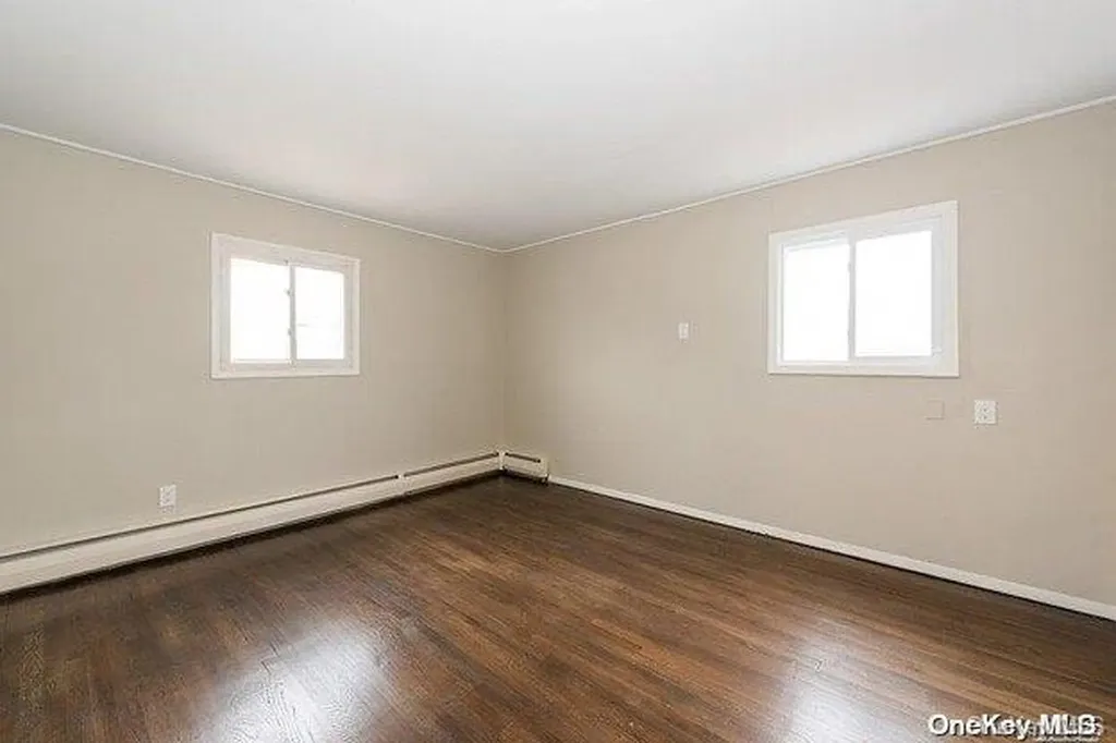 587 S Bayview Avenue Freeport NY 11520