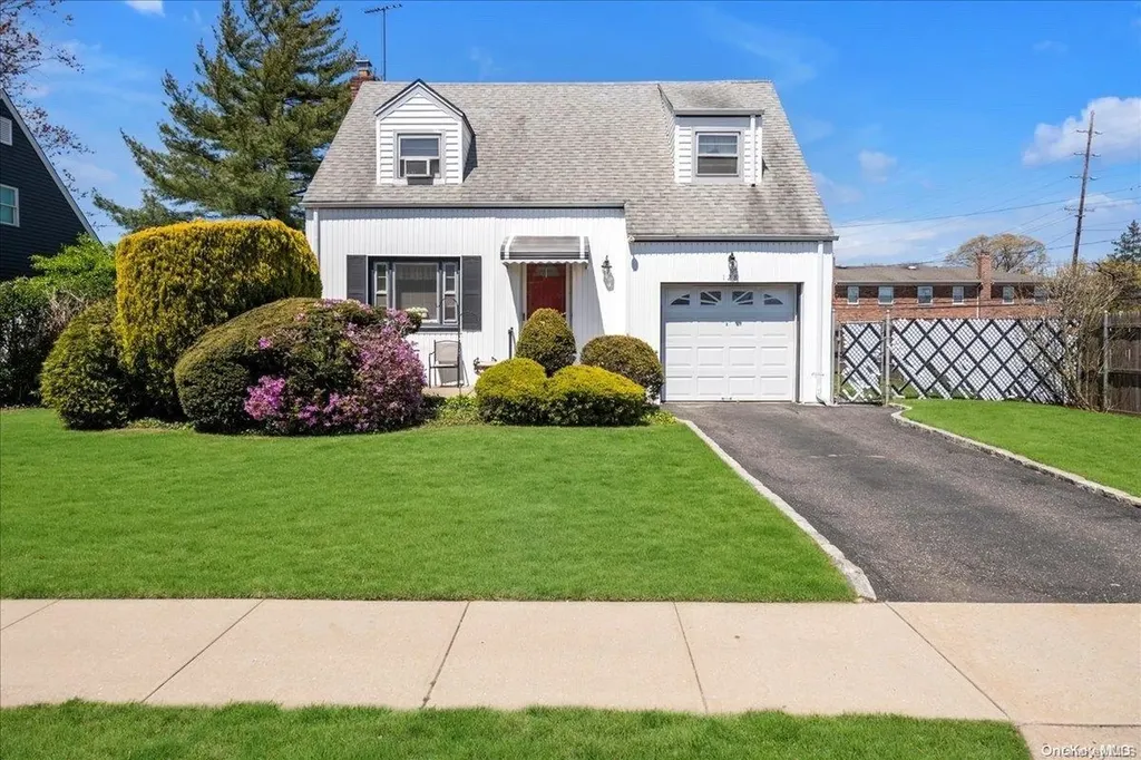 128 Cedarlawn Boulevard Valley Stream NY 11580