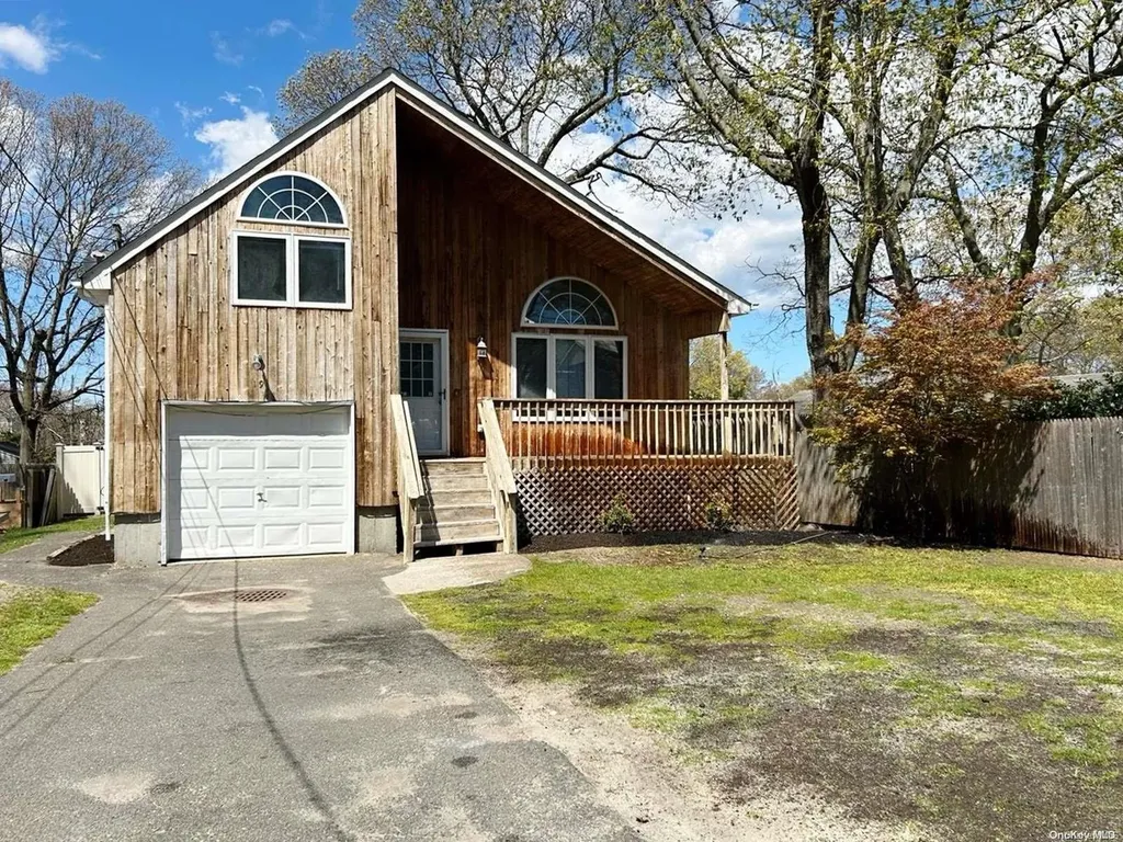 19 Oneida Avenue Selden NY 11784