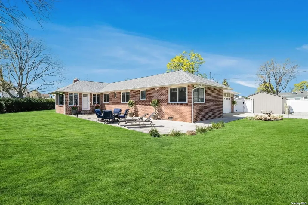 40 E Bay Drive West Islip NY 11795