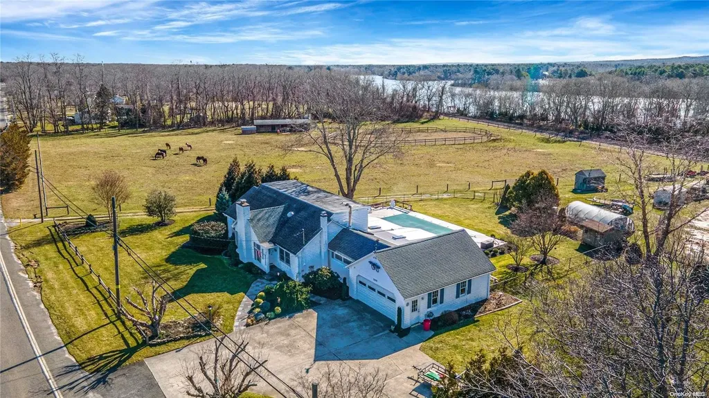 2079 River Road Calverton NY 11933