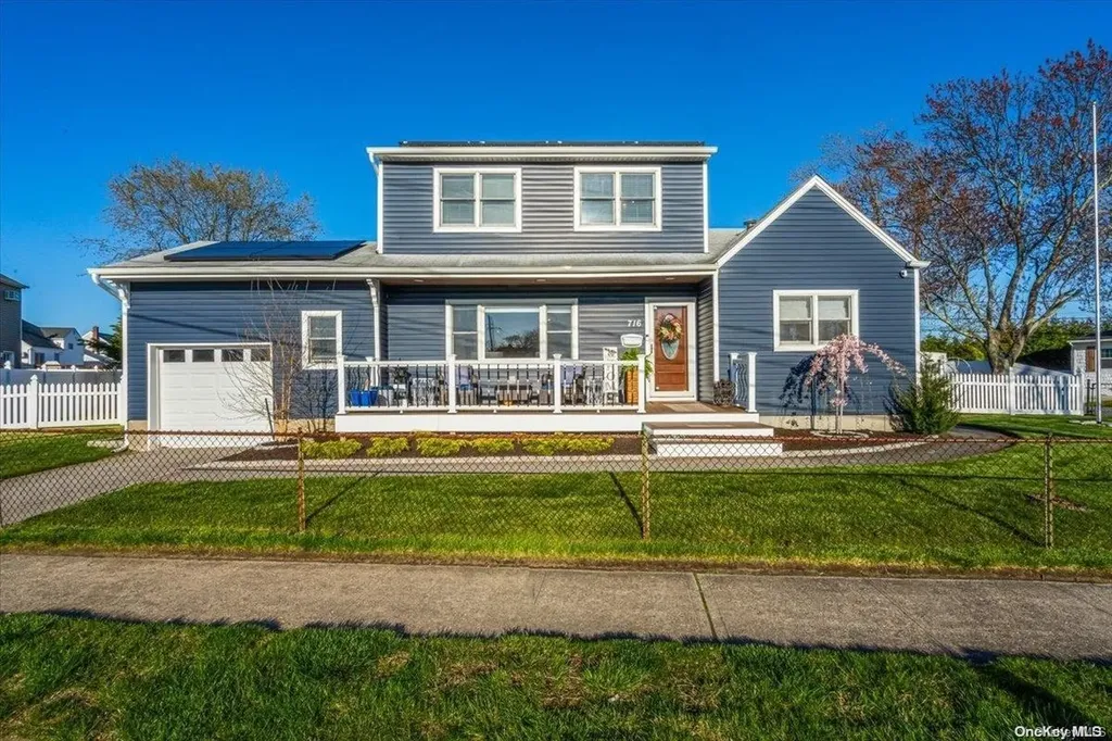 716 Shore Road Lindenhurst NY 11757