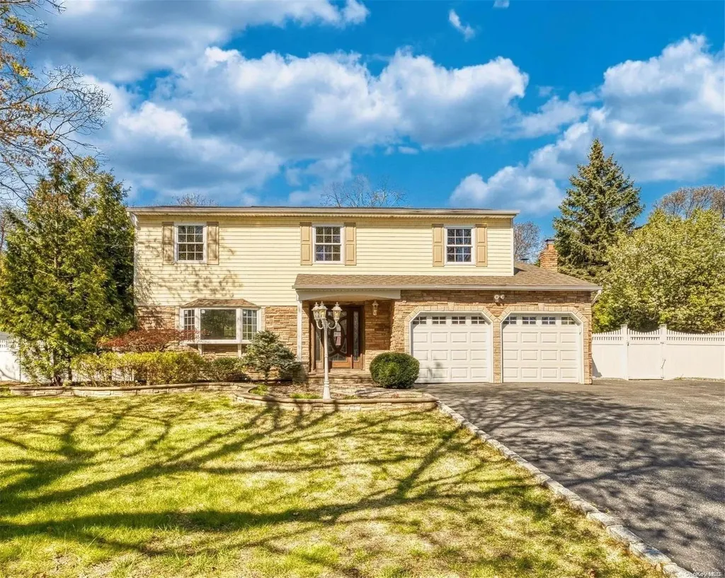 82 Woodview Lane Centereach NY 11720