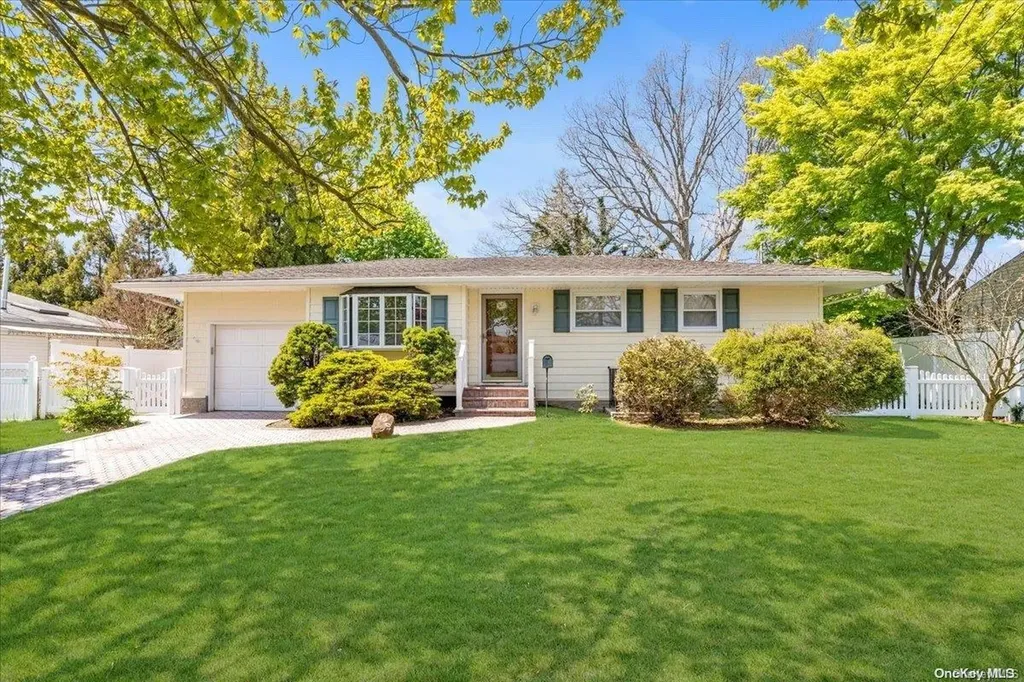 190 E 3rd Street Deer Park NY 11729