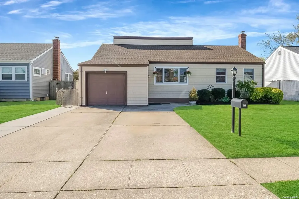 52 E June Street Lindenhurst NY 11757