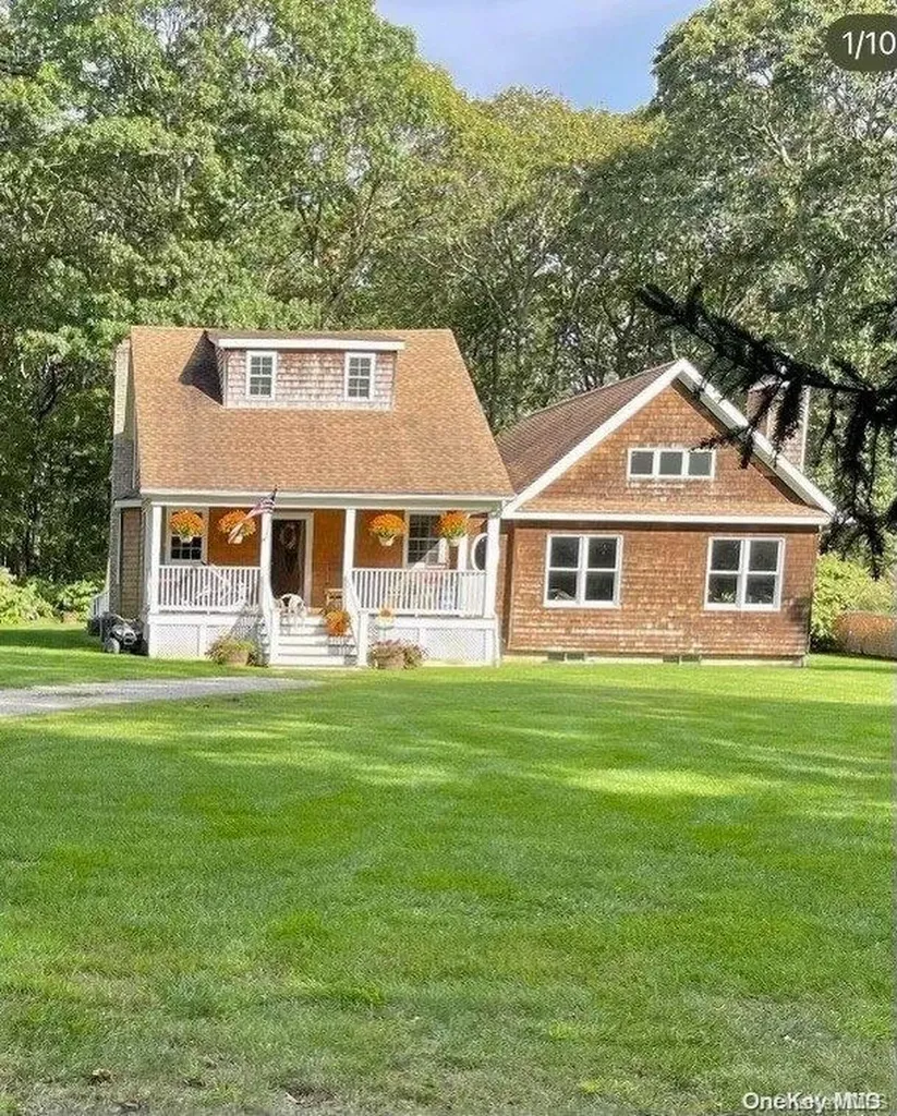 37 Crescent Street Yaphank NY 11980