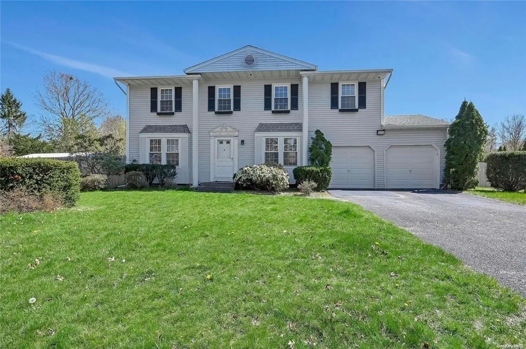 4 Ruth Lane Selden NY 11784