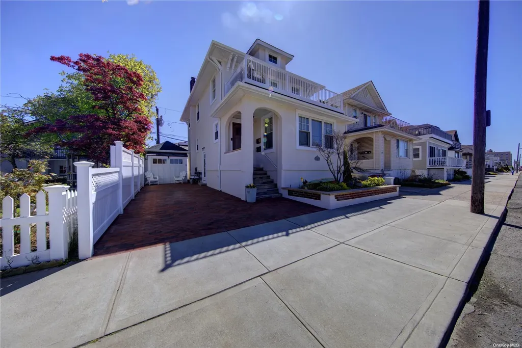 132 Roosevelt Boulevard Long Beach NY 11561