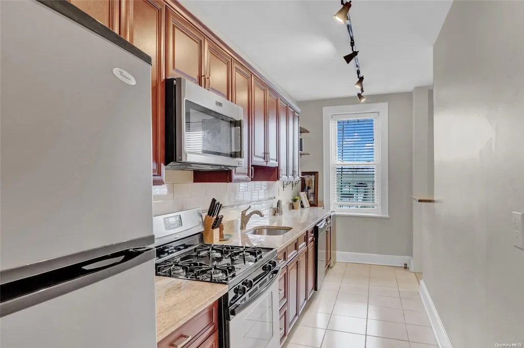 185 Atlantic Avenue Lynbrook NY 11563