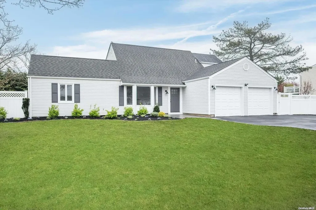 34 Shore Drive W Copiague NY 11726