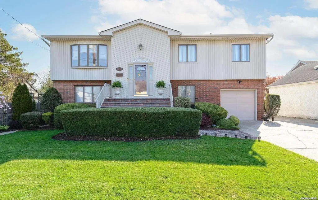 58 Central Avenue Westbury NY 11590