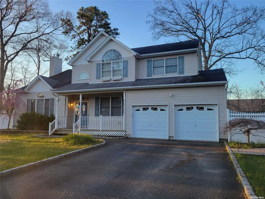 24 Hammond Road Centereach NY 11720
