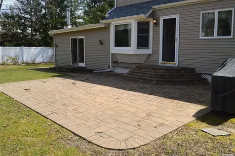 5 Circle Court Farmingville NY 11738