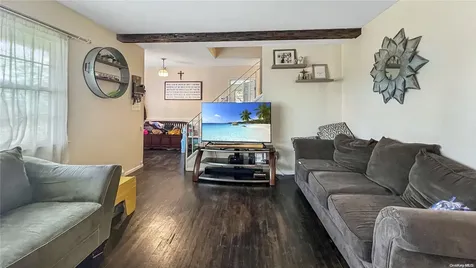 5 Circle Court Farmingville NY 11738