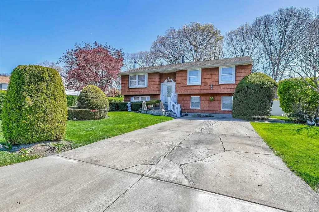 357 Randall Road Ridge NY 11961