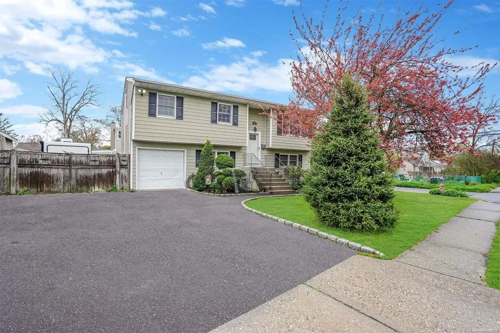 389 Richmond Boulevard Ronkonkoma NY 11779