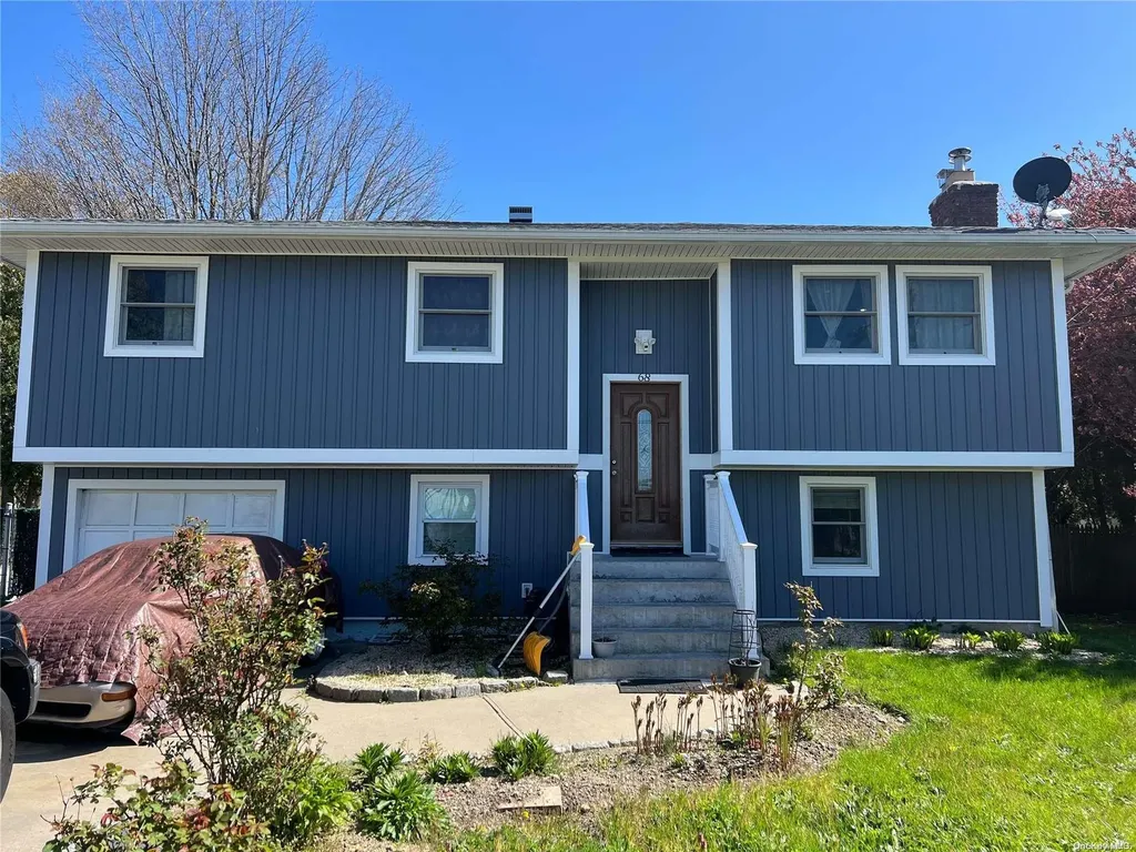 68 Wisconsin Avenue Bay Shore NY 11706