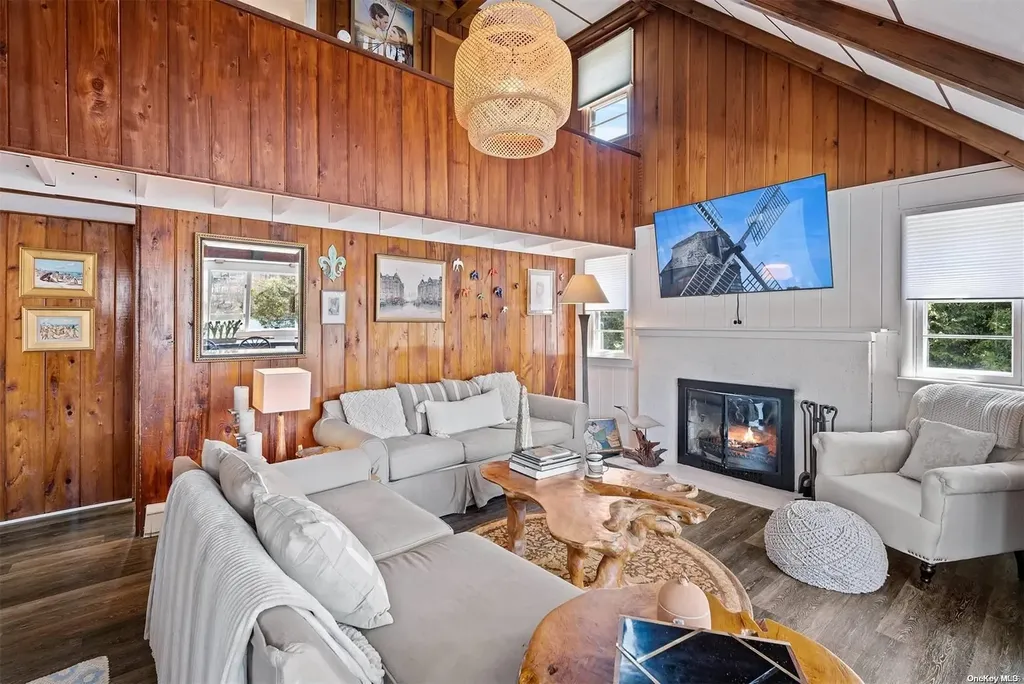 2 Doris Lane Southampton NY 11968