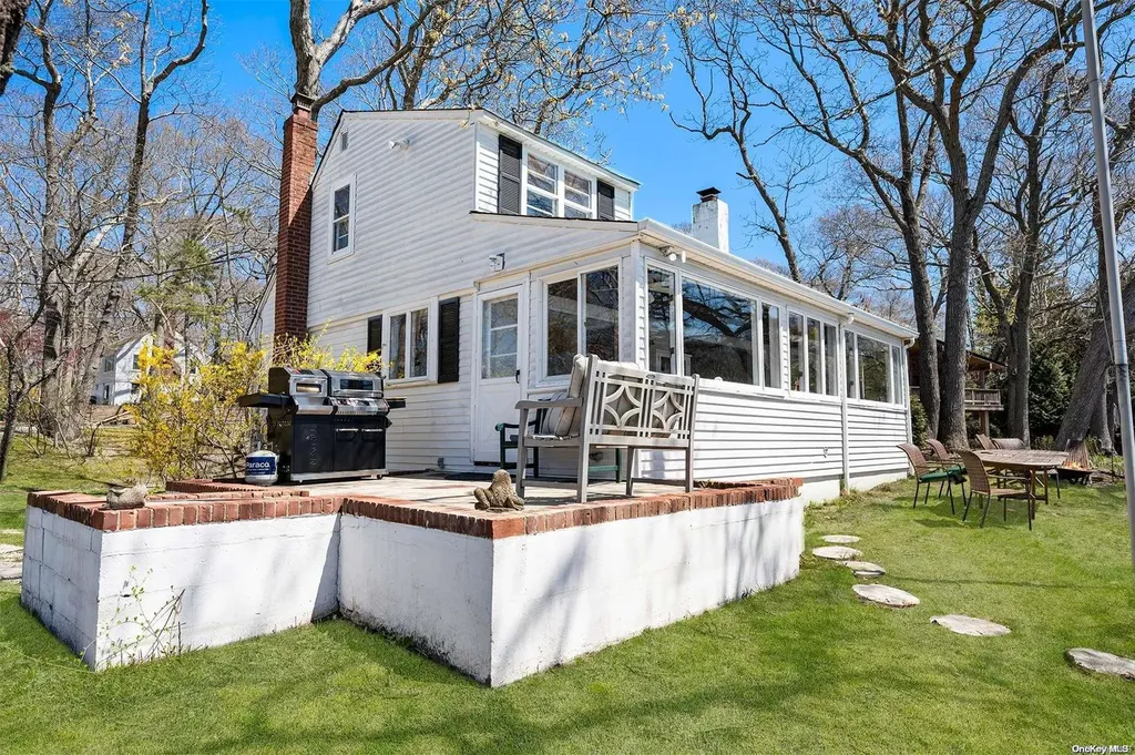 2 Doris Lane Southampton NY 11968