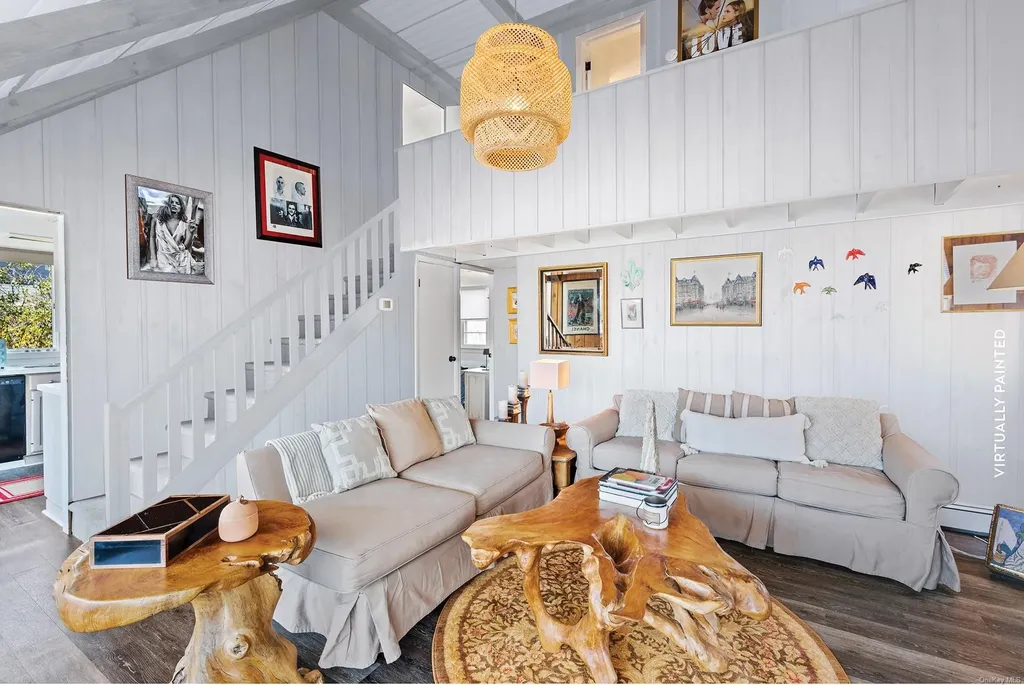 2 Doris Lane Southampton NY 11968