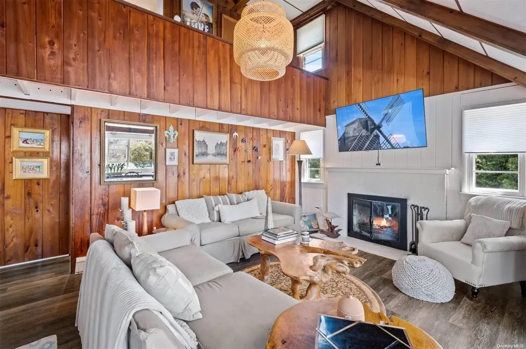 2 Doris Lane Southampton NY 11968