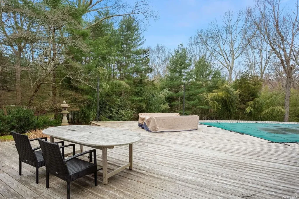 27 Deerwood Path Southampton NY 11968