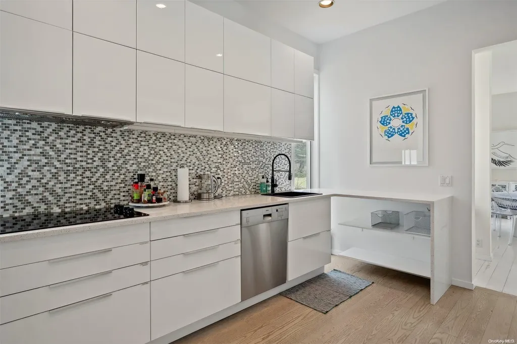 27 Deerwood Path Southampton NY 11968