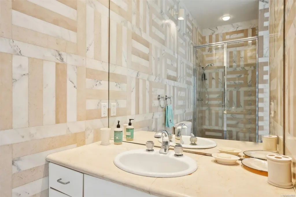 27 Deerwood Path Southampton NY 11968