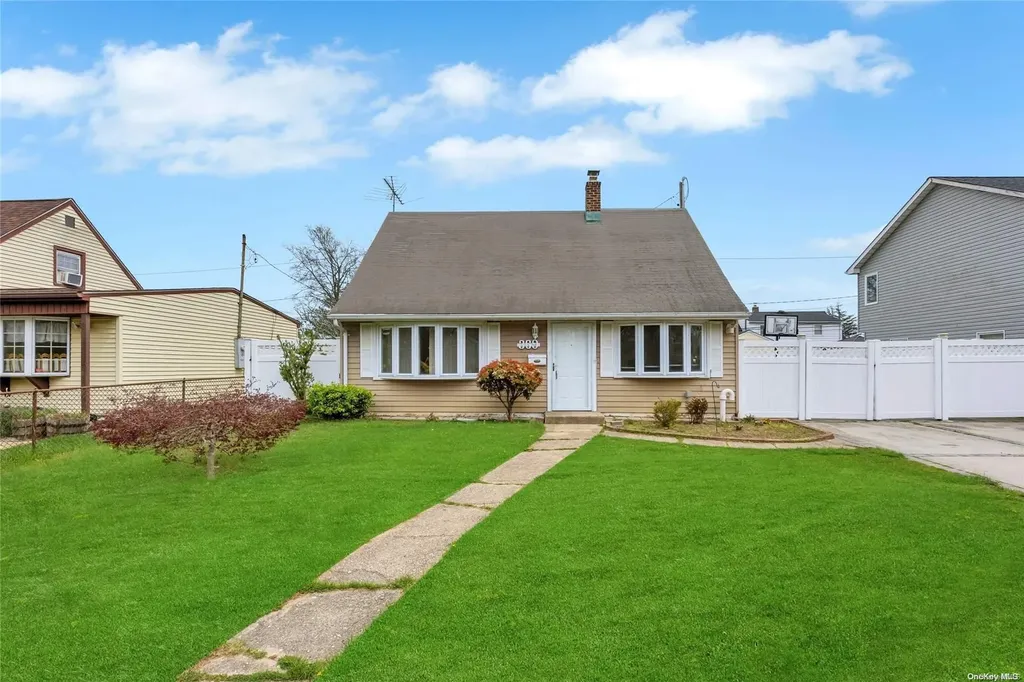 369 Loring Road Levittown NY 11756