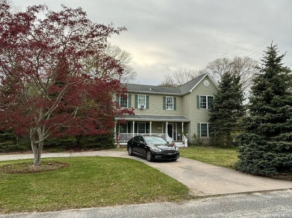 10 Coolidge Road Hampton Bays NY 11946