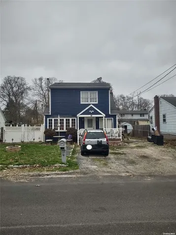 89 Argyle Drive Shirley NY 11967