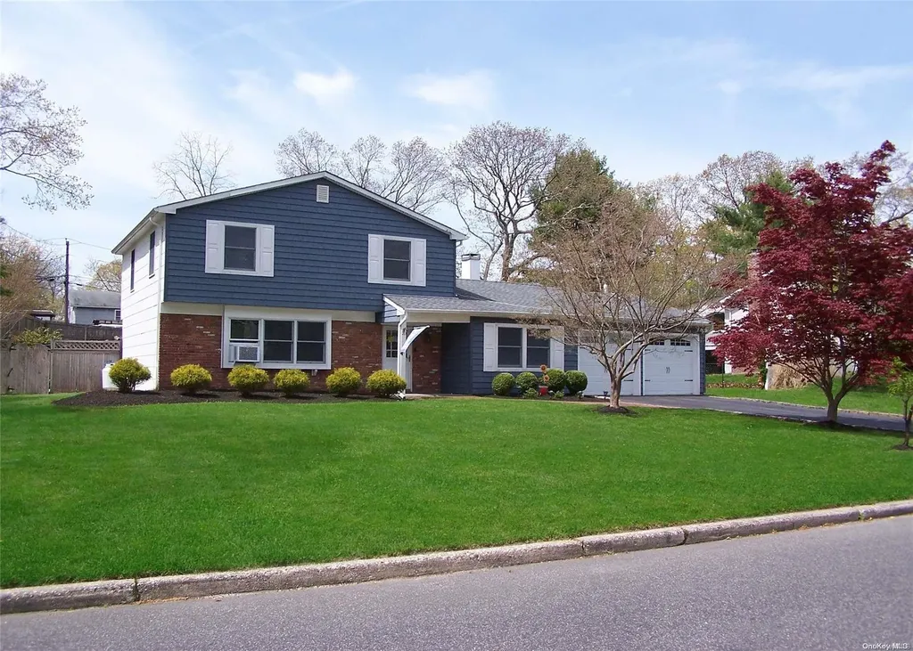 20 Wedgewood Drive Coram NY 11727
