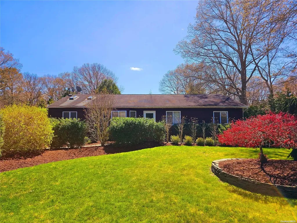 18 Madeline Road Ridge NY 11961