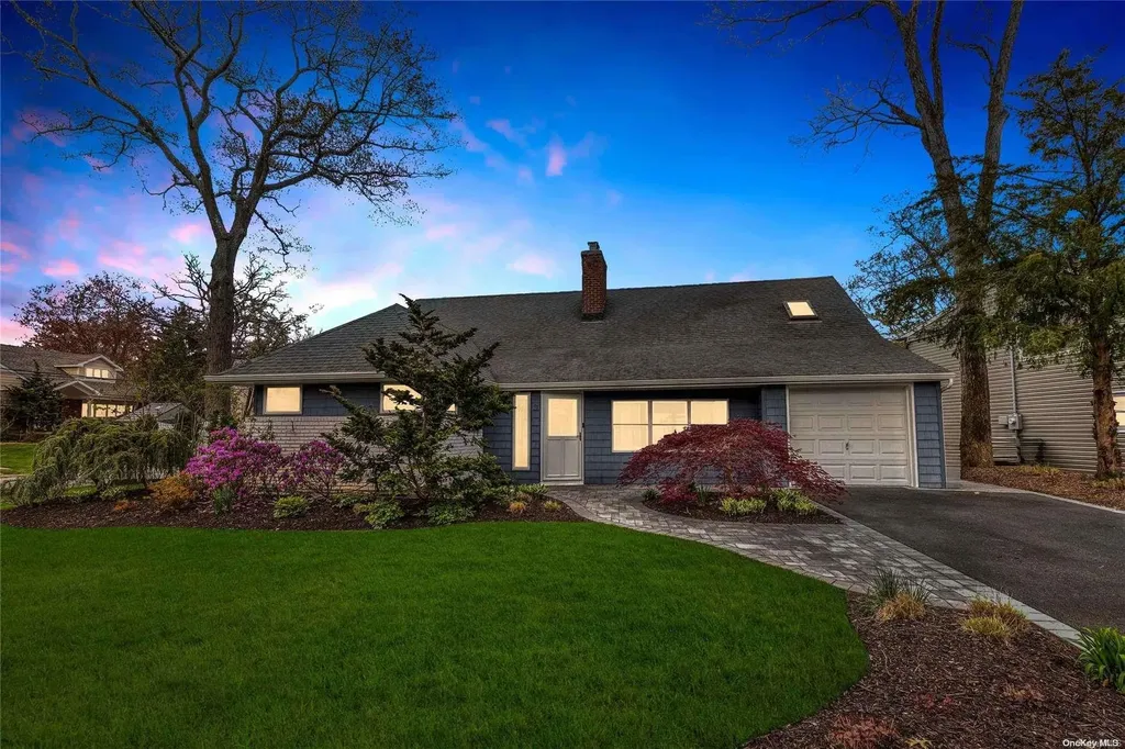 3 Oak Brook Lane Merrick NY 11566