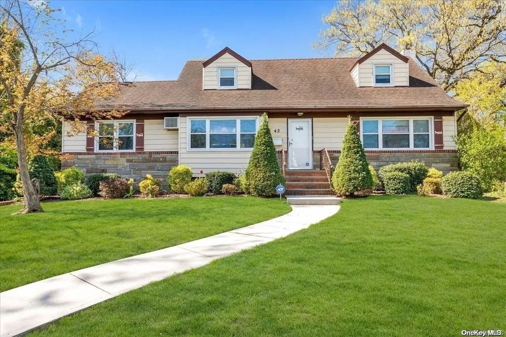 42 Surrey Lane Valley Stream NY 11580