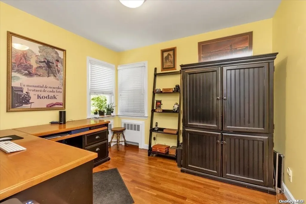42 Surrey Lane Valley Stream NY 11580